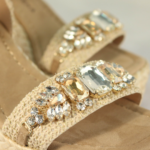 Sandalias Cuña Pedrería y Textil Alma En Pena - Imagen 4